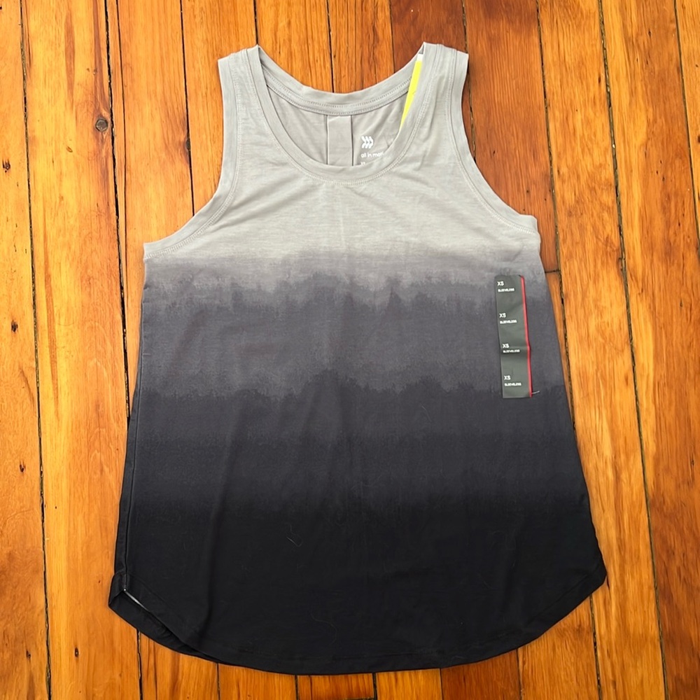 New sleeveless exercise tank